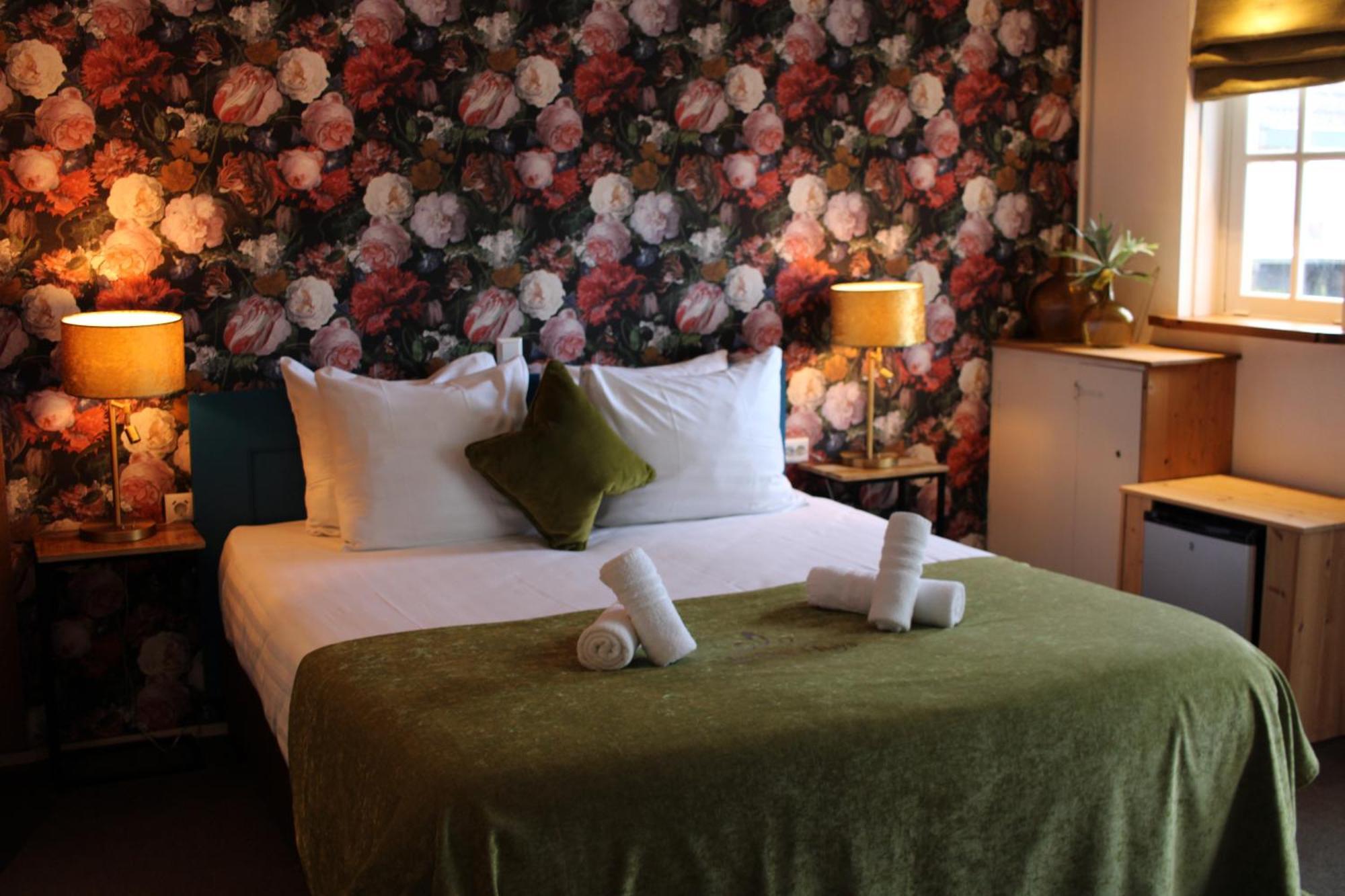 Hotel West Inn Hippolytushoef Екстериор снимка